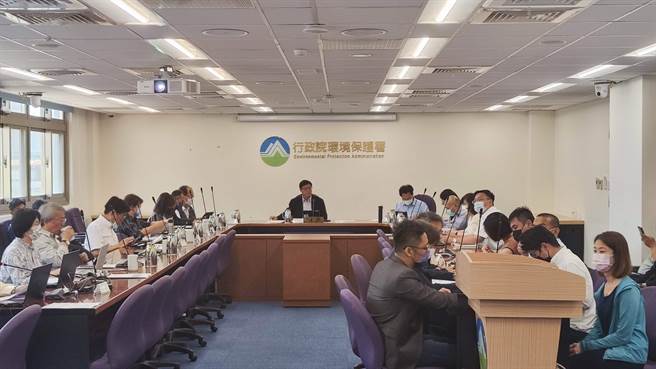 金门县港务处提出「金门国内商港区域新设马山港区案政策评估」，今天通过环评大会。（林良齐摄）