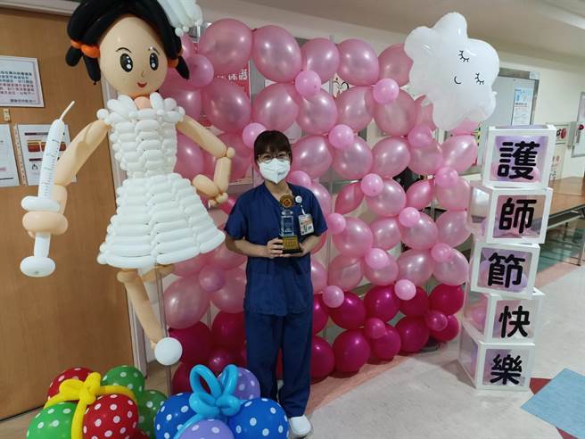 头份市为恭纪念医院10日上午举办国际护理师节庆祝及表扬护理楷模彭育麟。（为恭医院提供／谢明俊苗栗传真）