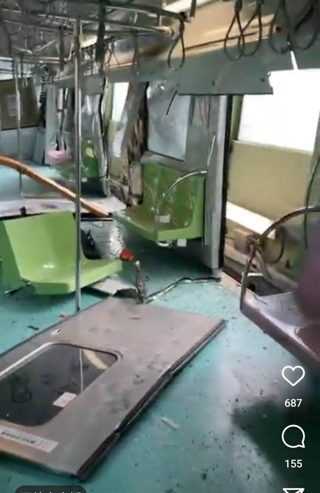 女網友開直播告訴大家捷運車廂內的慘狀。（民眾提供）