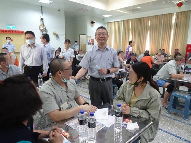 苗栗看守所10日舉辦收容人母親節懇親活動。（苗栗看守所提供／謝明俊苗栗傳真）