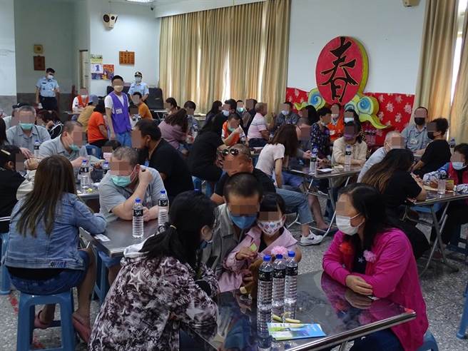 苗栗看守所10日舉辦收容人母親節懇親活動。（苗栗看守所提供／謝明俊苗栗傳真）