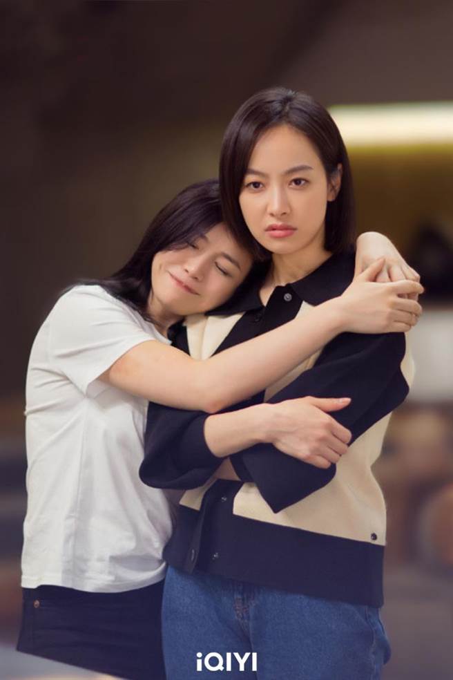宋茜及陈妍希剧中是互相扶持的闺蜜。（爱奇艺国际站提供）