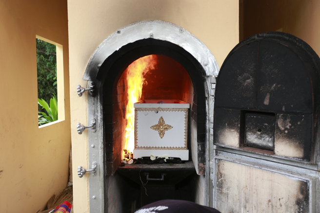 男网友在火葬场做错1件事，竟替自己招来一系列的灾厄。（图／shutterstock）