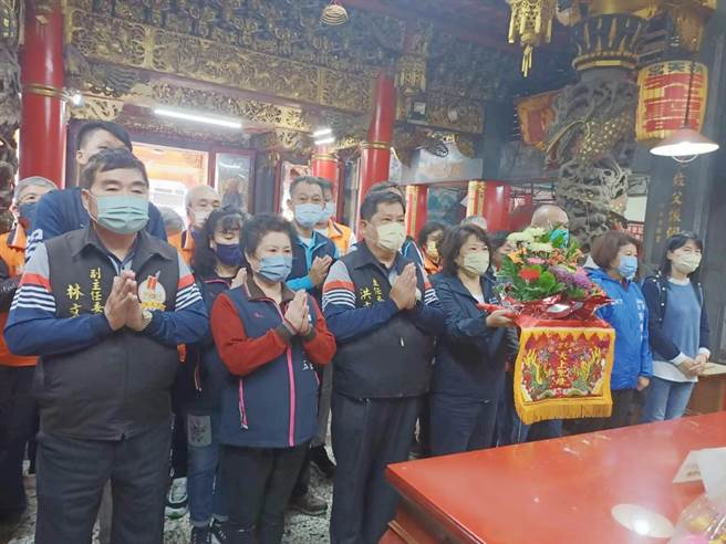 去年12月31日，嘉义市长黄敏惠受大福兴宫邀请，一同前往白沙屯拱天宫致赠大帖邀请白沙屯妈祖来嘉遶境赐福。（嘉义市政府提供∕吕妍庭嘉义传真）