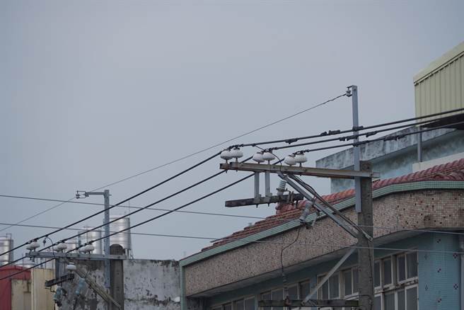 彰化地区屡传电缆遭窃案件，据台电彰化区营业处统计，从今年初截至4月底，彰化台电电缆总失窃长度，超过7273公尺，比14座101还高。（示意图／吴建辉摄）