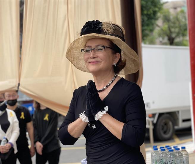 冯宝宝赶来台湾送宗华最后一程。（林淑娟摄）