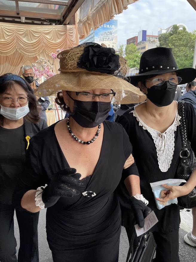 冯宝宝赶来台湾送宗华最后一程。（林淑娟摄）