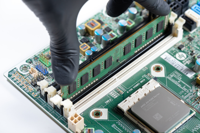 外媒报导，大陆记忆体晶片厂获准进口美商晶片设备。（示意图/达志影像/shutterstock）