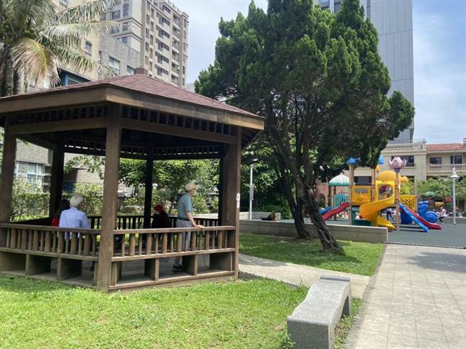 新竹市政府加速推动的「龙山公园暨周边环境改善工程」10日动工，预计于2024年2月完工。（陈育贤摄）