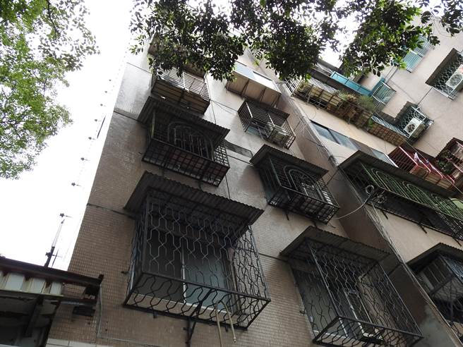 新北市林口昨发生国中生坠楼意外。（翻摄画面）