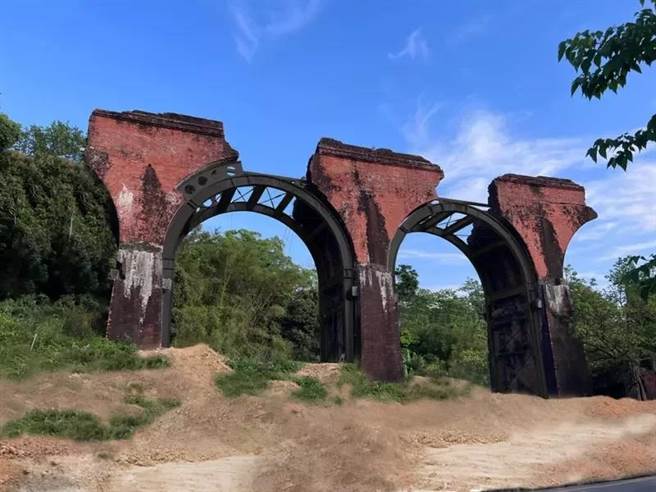 图为龙腾断桥之后上漆的模拟图。（苗栗县政府提供／李京升苗栗传真）