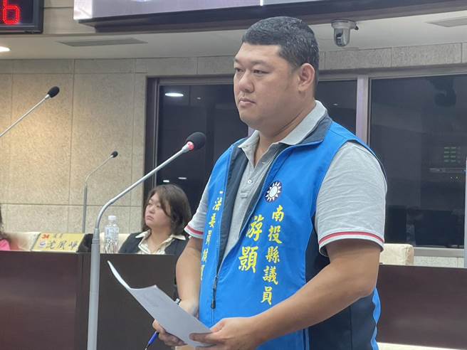 南投县议员游颢质询，竹山镇公所向县府申请增设殡仪馆地点在延平国小旁，符合法规？难道要学生上课听念经。（杨静茹摄）