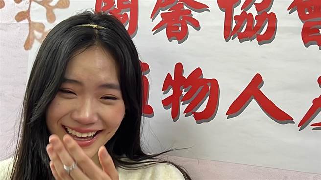 艺人小S徐熙娣二女儿Lily 10日到创世基金会台东院帮植物人过母亲节，捐出义卖所得。（读者提供／蔡旻妤台东传真）