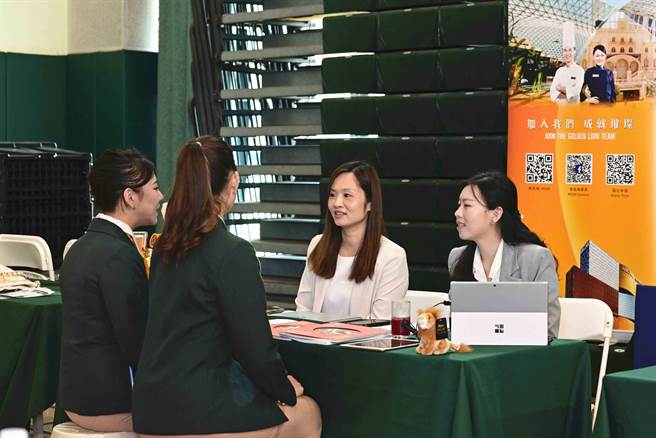 澳门五星级美高梅酒店跨海来台徵才。（翻摄照片／高雄洪靖宜传真）