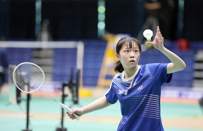 中原大学郭彦妮力拚112全大运羽球一般组女团铜牌战第5点。（中原大学提供）