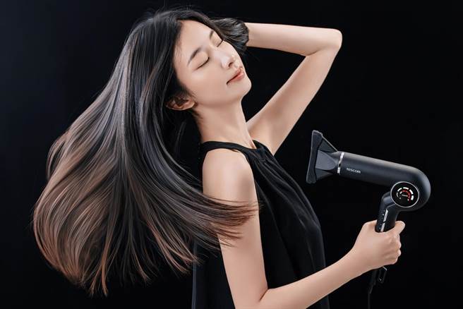 TESCOM BLDC沙龙级速乾修护离子吹风机，具备25段风速与温度控制。（ TESCOM提供 ）