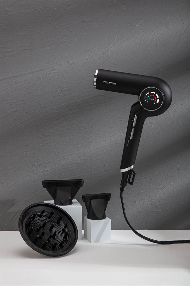 TESCOM BLDC沙龙级速乾修护离子吹风机，曜石黑， 建议售价：6490元。（ TESCOM提供 ）