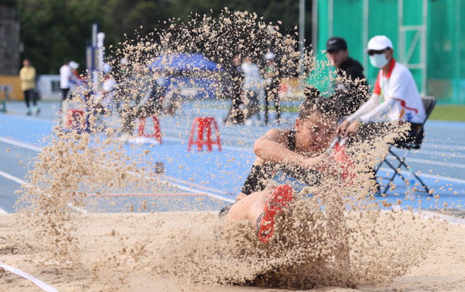 北市大陈彩娟在田径女子全能七项达到亚运参赛标。（中原大学提供）