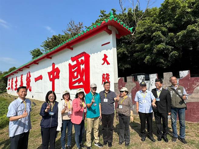 立法院内政委员会一行今日下午登上大胆岛，瞭解岛上观光资源开发进度及码头整建情况。(图／陈玉珍办公室提供)