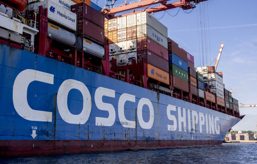 德国政府10日表示，将继续执行出售汉堡港货柜码头部分股份给中国航运巨头「中国远洋运输公司」（COSCO）的计画。（图／美联社）(photo:ChinaTimes)