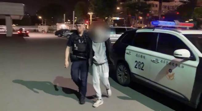 警方将车手刘男逮捕到案，并依法移送侦办。（板桥警分局提供）
