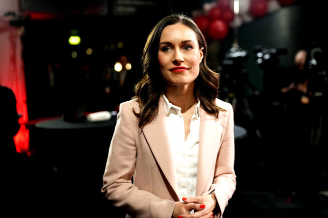 芬兰总理马林近期不太顺遂，相继爆出夜店热舞、官邸开趴争议后，4月所属政党败选，她10日又宣布与相恋19年的丈夫离婚。（资料照／美联社）