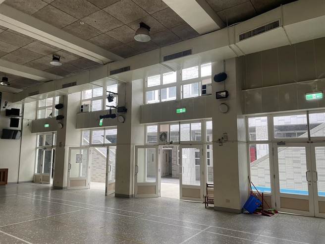 桃园市议员刘胜全涉嫌以议员配合款利用规格绑标芦竹区2国小的地下礼堂空调、活动中心视听设备改善、多媒体影音广播设备，从中收取15％回扣获利141.75万元。（检方提供）