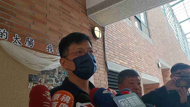 法律系主任叶新民表示，林淑雅是非常谦虚的老师，会努力把她的心愿继续走下去。（陈淑娥摄）