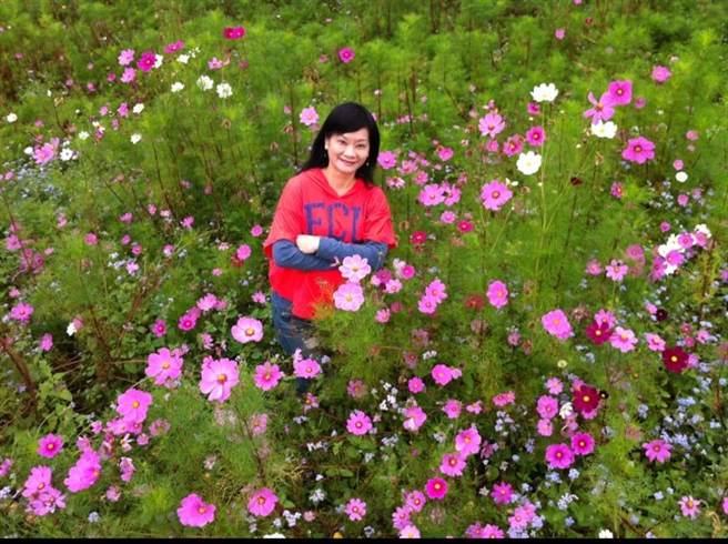 彭丽蓉精采的护理人生诠释了「花若盛开，蝴蝶自来」。（秀传提供／孙英哲彰化传真）
