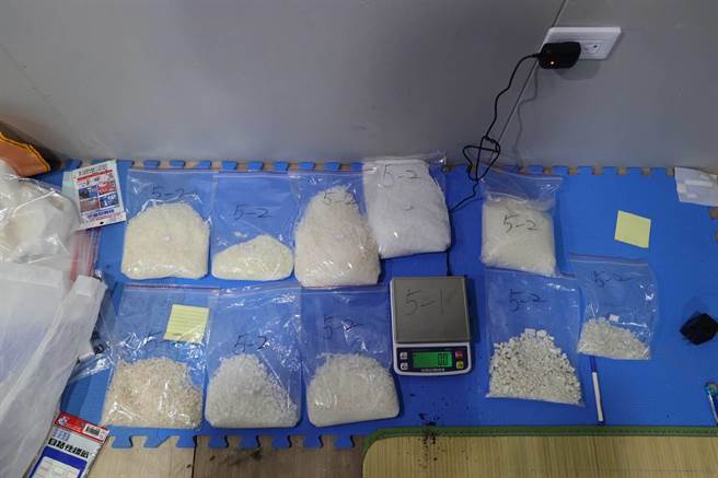 检警在东石一处铁皮屋破获制毒工厂，有大批毒品。（嘉义地检署提供／廖素慧嘉市传真）
