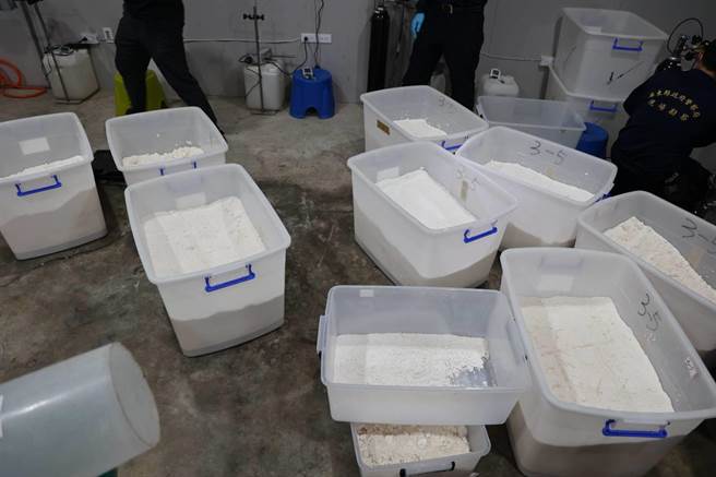 4嫌租用东石一处铁皮屋破获制毒工厂制造大批毒品。（嘉义地检署提供／廖素慧嘉市传真）
