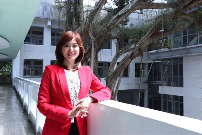 周玉琴与大学生分享新闻实战经验。（中天新闻提供）