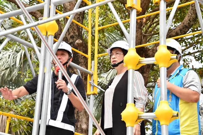 彰化县政府今天在建国科技大学举办工安体感活动，现场搭设施工架提供体验。（彰县府提供／孙英哲彰化传真）