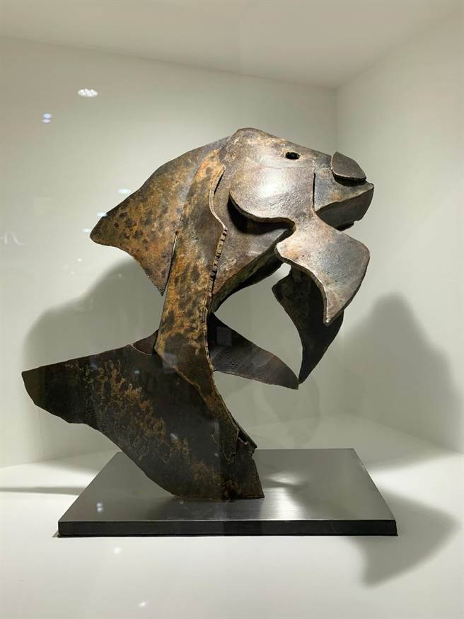 义大利当代最着名的铸铁艺术家罗伯特‧乔丹尼(Roberto Giordani)个展在丰原太平洋百货展出。（丰原太平洋百货提供）