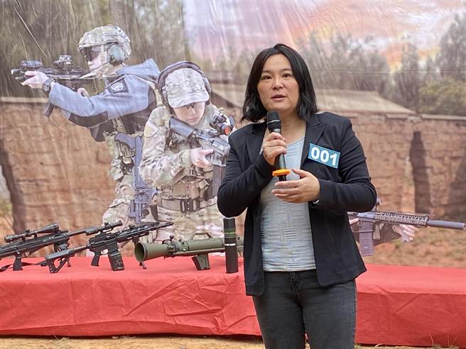 立委陈玉珍大推生存游戏此类军事体验游程，吸引年轻族群前来旅游，带动观光人潮。(于家麒摄)