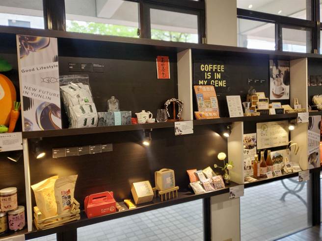 「云林创意设计中心」是云林传统产业、创新产业、青年创新、文化创意的展出空间，每一檔期约50家同场展出。（周丽兰摄）