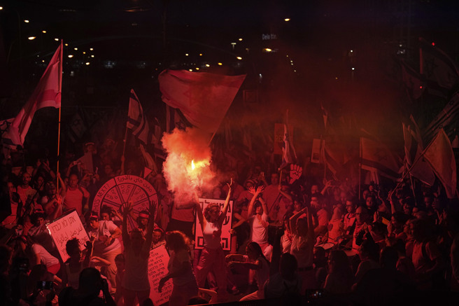 特拉维夫（Tel Aviv）和以色列南部响起警报声，警告将有火箭弹来袭。(图/美联社)