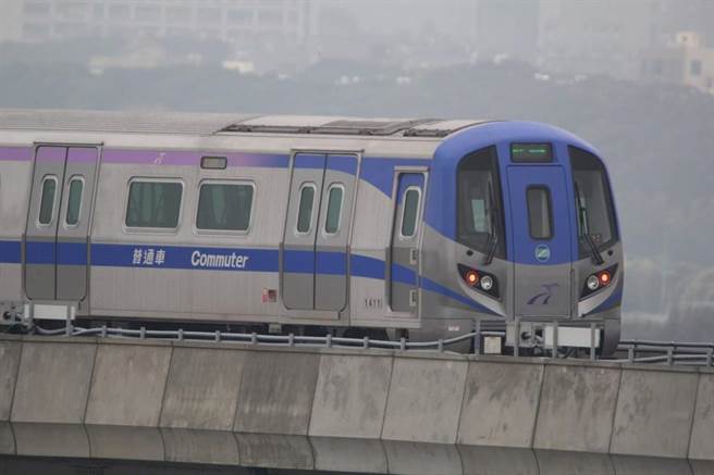 「桃竹竹799元月票」及「桃竹竹苗1200元月票」，购票者同享桃园境内机场捷运搭到饱、YouBike60分钟内免费的服务。(蔡依珍摄)