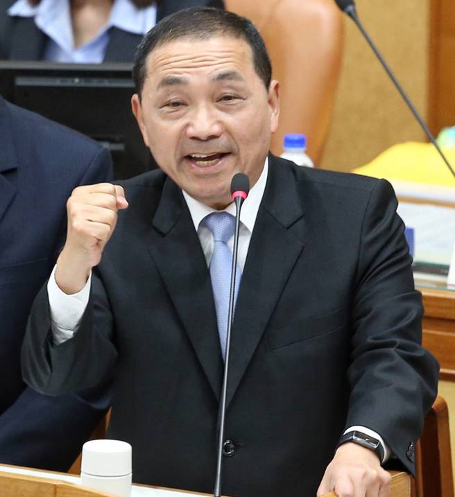 新北市长侯友宜11日出席市议会市政总质询。（ 王英豪摄）