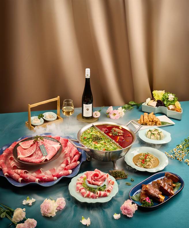 青花骄的青麻椒肥牛锅最常被观光客指名，爱吃辣的香港人则偏好青红锅，现推「花漾骄宠宴」优惠。（王品集团提供）