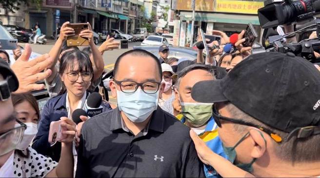 前高雄市議員陳致中涉洗錢案，遭判刑1年確定，今日到高雄二監報到入監，依正常作業程序，分配至一般新收舍房。（崔正綱攝）