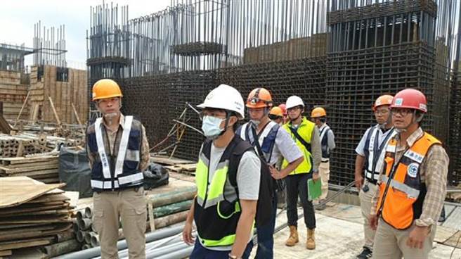 桃市府劳检处在市长张善政指示下严查兴富发在桃园的10建案。(市府提供／蔡依珍桃园传真)
