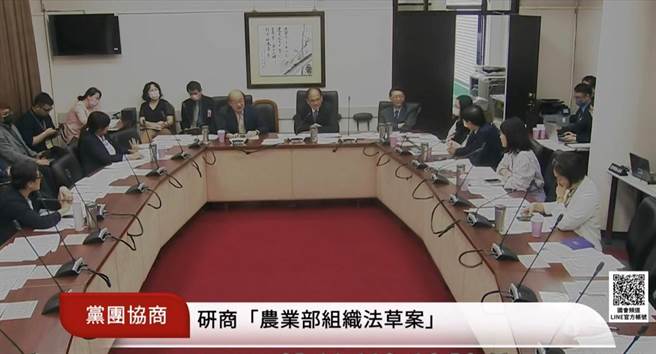 立法院长游锡堃今召集党团协商，针对农业部、交通部及经济部组织法修正草案做讨论。（摘自立法院直播）