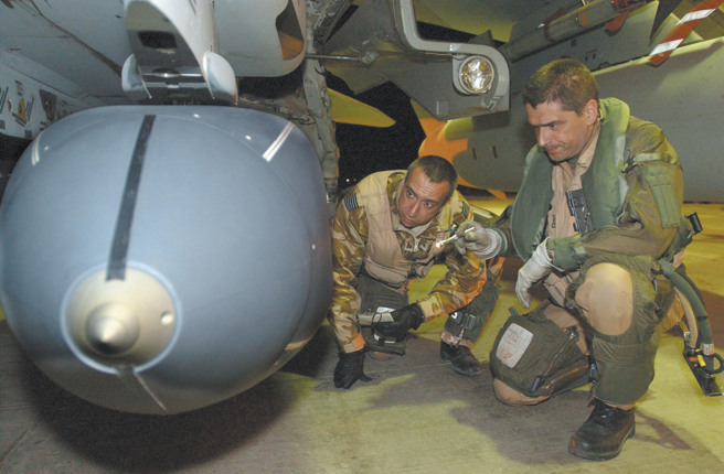 挂载在龙卷风GR4上的暴风影飞弹。（ MBDA / Thierry Wurtz）