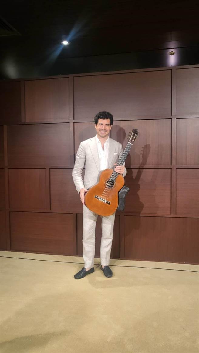 西班牙吉他大师帕博罗．塞恩斯-维耶加斯分享，他的人生有很多挫败经验，这些都成为他的养分。（李欣恬摄）