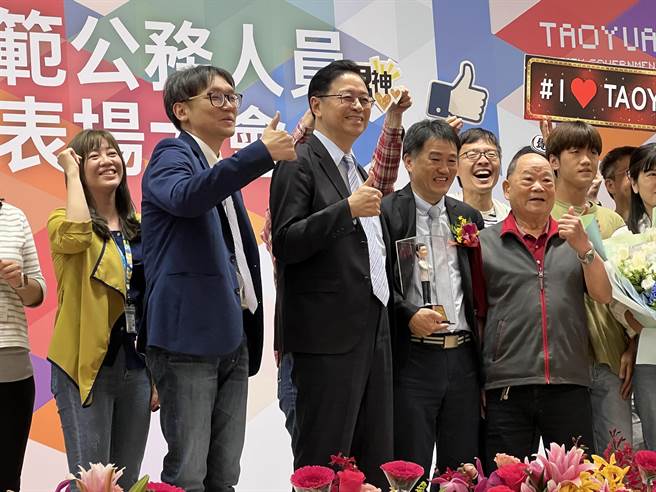 李復华的83岁父亲也到场祝贺。(蔡依珍摄)