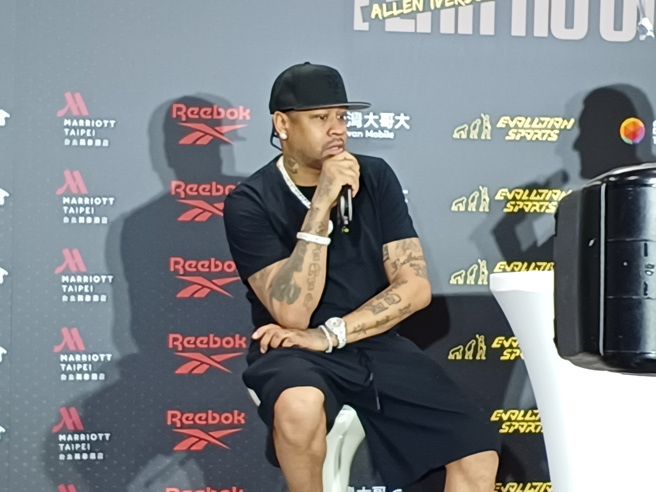 艾佛森再度来台和球迷相见欢。（陈筱琳摄）