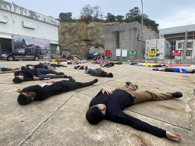 民安9号演习动员中央与地方协力团体等20余单位、逾300人参演，场面浩大逼真。(于家麒摄)