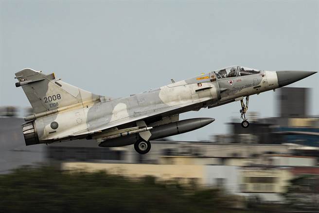 幻象起飞。（张子璇提供／邱立雅竹县传真）