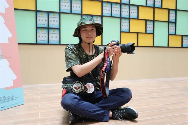 准空军官校学生张子璇一身迷彩装，从小立志从军，如愿考上空军官校。（邱立雅摄）